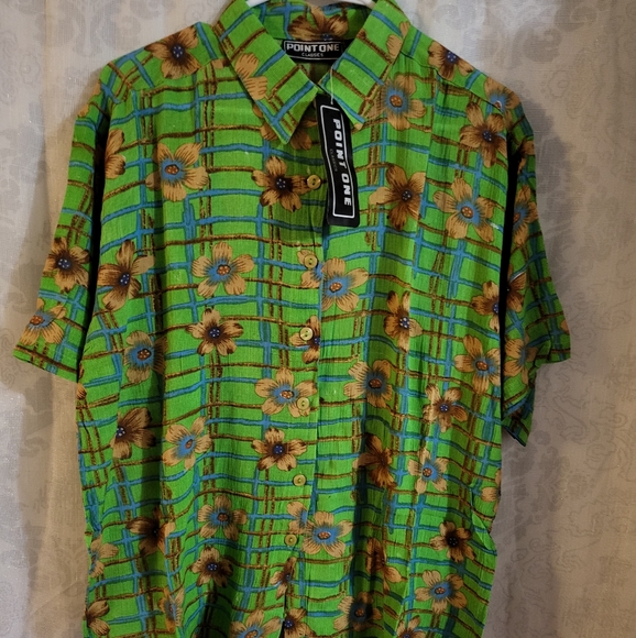 Point one Women's  Short-Sleeve Floral Blouse Size M - Picture 1 of 5